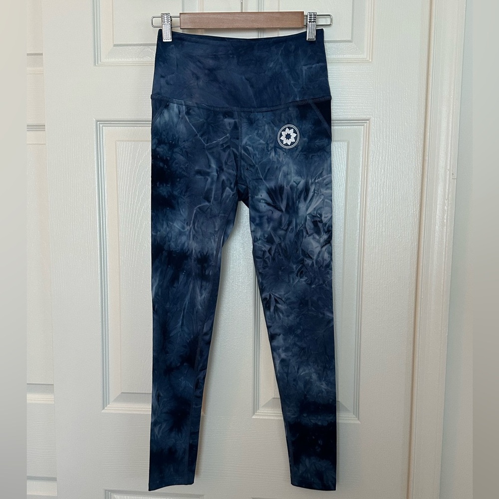 Club Pilates / Beyond Yoga Navy Tie-Dye Leggings